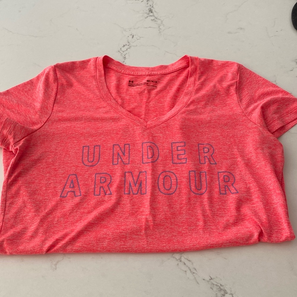 Under Armor Athletic TShirt Size M